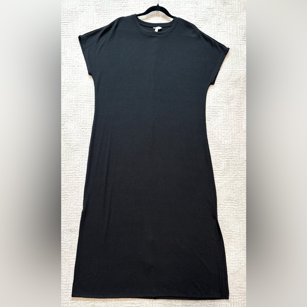 Time and Tru Black Ribbed Knit Top